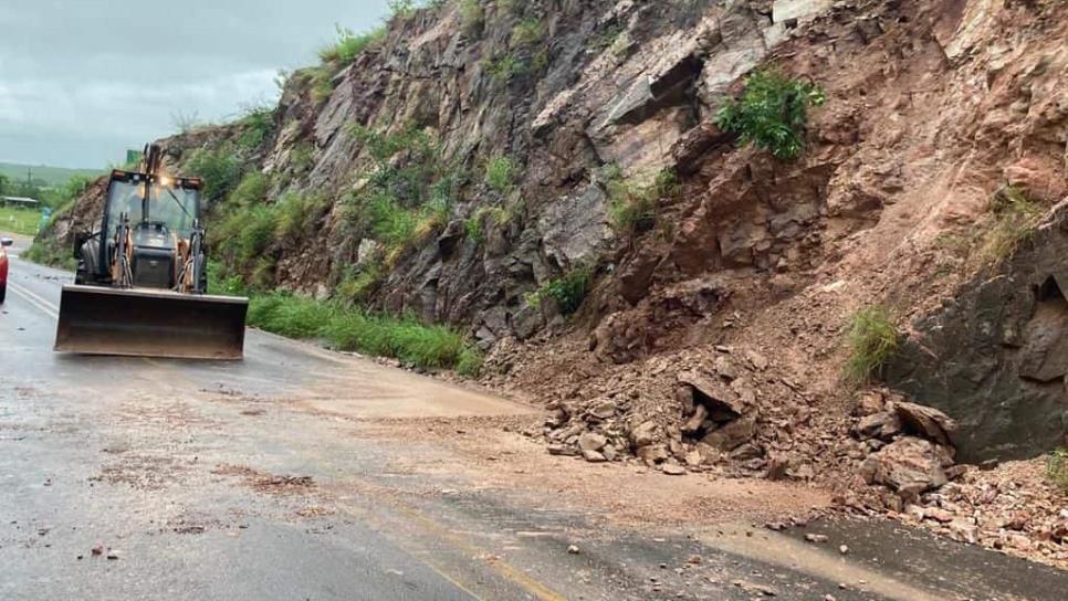 Lluvias desgajan el cerro de la Virgen en Sinaloa de Leyva