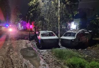 Queman intencionalmente dos carros en taller de la colonia San Rafael, en Culiacán