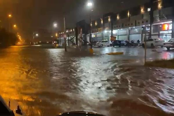 Fuertes lluvias dejan inundaciones en Mazatlán: VIDEOS