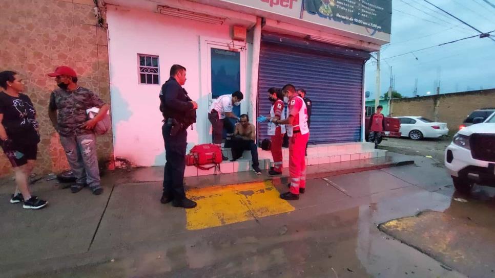 Le dan de cuchilladas a un hombre dentro de mini casino, en Culiacán