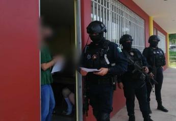 Reportan estudiante armado y policías sitian secundaria de Culiacán