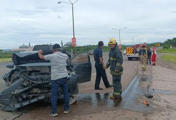 Choque de vehículos en peligroso crucero de Guamúchil