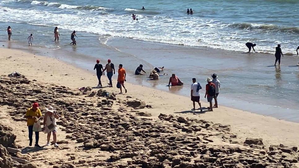 Playas de Mazatlán se reabren pero presentan secuelas del huracán Kay