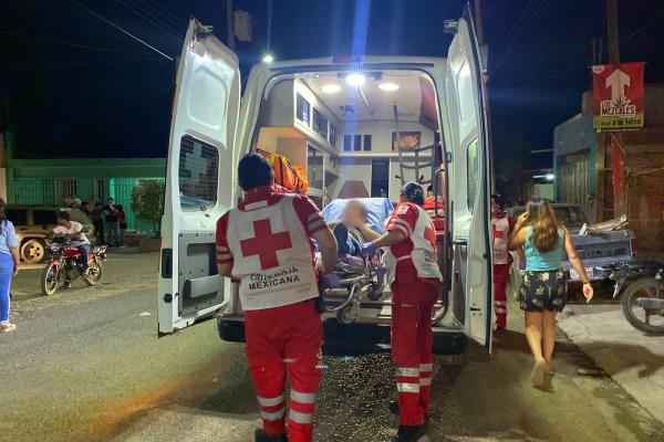 Menor de edad sufre múltiples heridas tras accidente en motocicleta en Culiacán