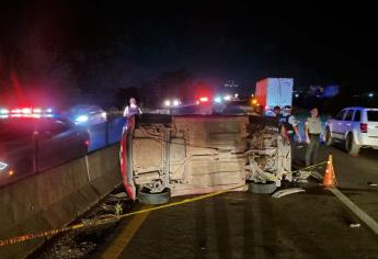 Muere joven mujer tras chocar y volcar en la México 15, cerca de Los Mochis