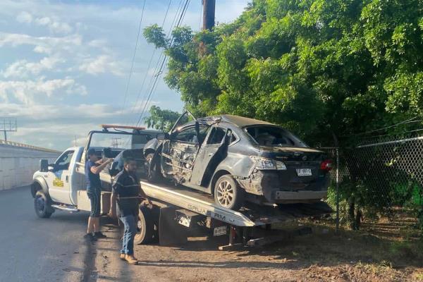 Conductor evita robo de su vehículo y al intentar huir, choca y vuelca al sur de Culiacán