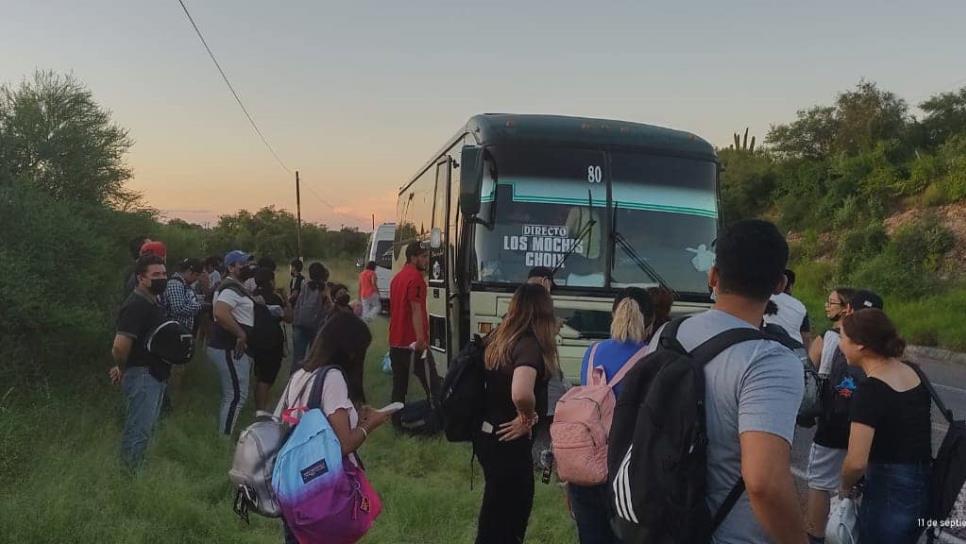 A punto de volcar «camión sardina» en El Fuerte