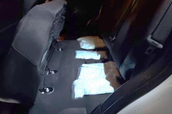 FGR da con «el clavo» en una camioneta, asegura 540 mil pastillas de M-30, fentanilo y heroína