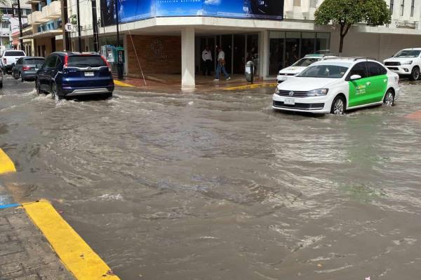 «Químico» pide a Dios que ya no llueva; asegura que no duerme porque Mazatlán se inunda