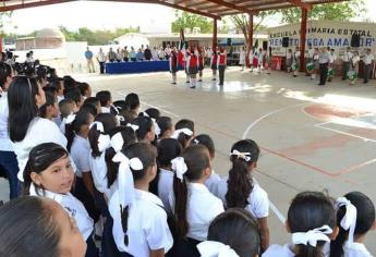 Padres pagan a profesor de Educación Física en primaria de Mazatlán