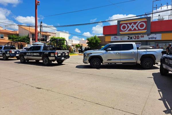 Policías y Guardia Nacional entran en disputa tras aseguramiento de camioneta robada, en Culiacán