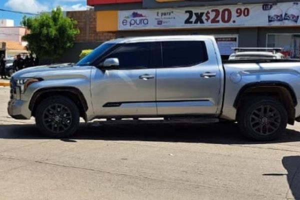 Sujetos armados entran a pensión y se llevan camioneta asegurada en Culiacán