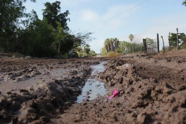 Se coordinan estado y municipio para rehabilitar carreteras de Ahome