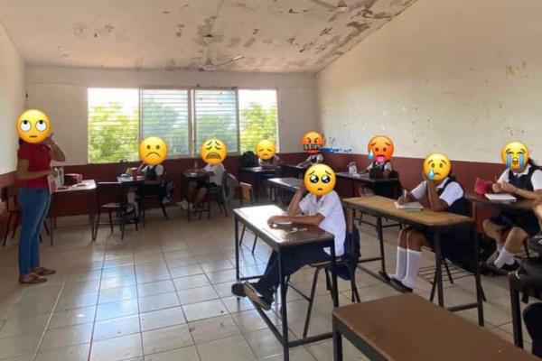 Secundaria en El Quelite se cae a pedazos mientras alumnos toman clases