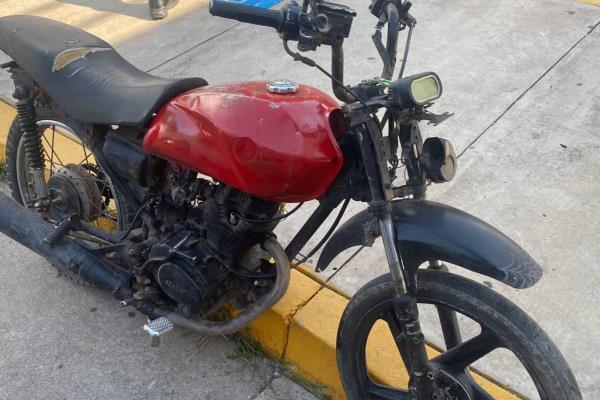 Detienen a tres hombres que robaban acero de un vagón de ferrocarril, en Culiacán