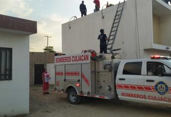 Hombre queda grave tras sufrir descarga eléctrica cuando impermeabilizaba techo, en Culiacán