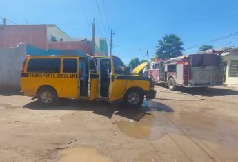 Incendio de combi escolar, en Culiacán, alerta a grupos de rescate: los estudiantes lograron salir sin daños