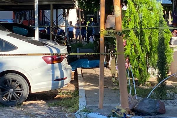 Asesinan a mujer frente al Botanico en Culiacán
