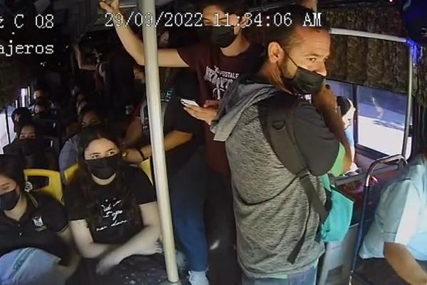 VIDEO: Con cuchillo en mano, sujeto asalta a chofer de camión urbano en Culiacán