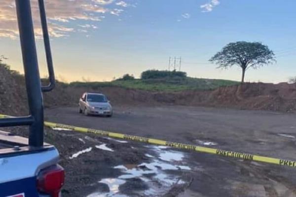 Padre e hijo, los encontrados sin vida en un auto, al norte de Mazatlán