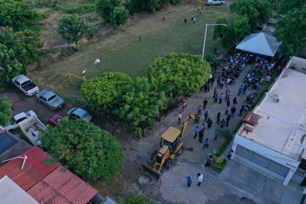 Juan de Dios Gámez arranca pavimentación de tres calles en colonias Heraclio Bernal y 10 de Abril