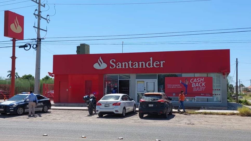 Sujeto, sin arma, se hace pasar por cliente y asalta un banco en Los Mochis Sujeto, sin arma, se hace pasar por cliente y asalta un banco en Los Mochis