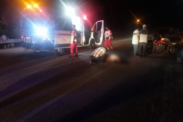 Mueren motociclista y perrito en Choix; el conductor atropelló al canino