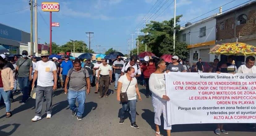 Reclaman vendedores de playa por competencia desleal de informales