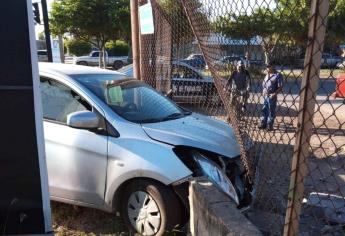 Chocan en la colonia Del Bosque de Guasave y dejan daños materiales