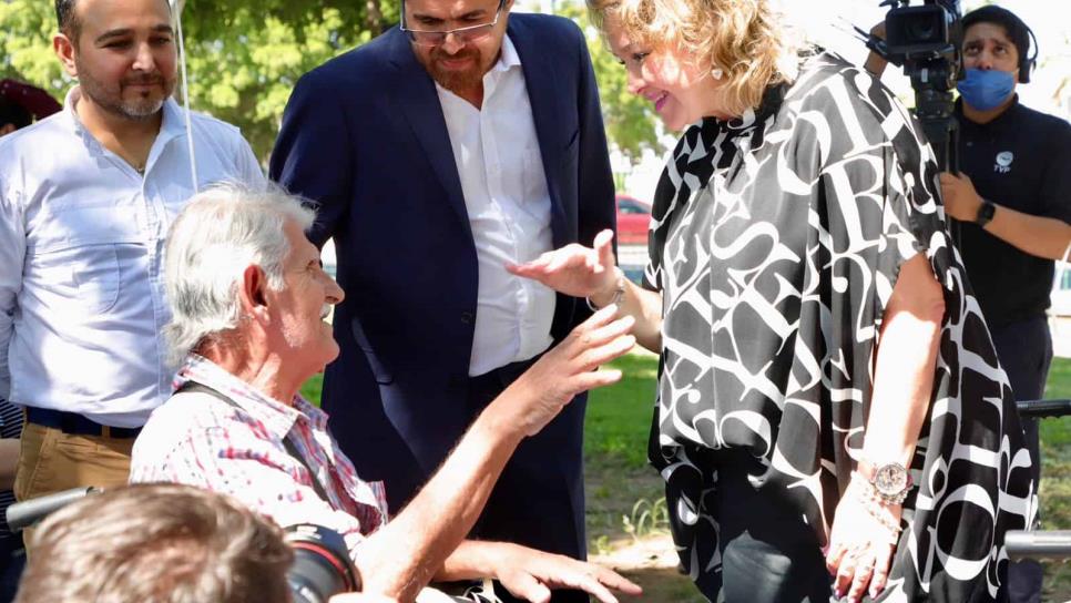 DIF entrega sillas de ruedas a personas con discapacidad DIF entrega sillas de ruedas a personas con discapacidad