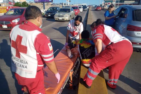 Repartidor de comida por aplicación choca contra una AUDI, frente al Parque 87, en Culiacán