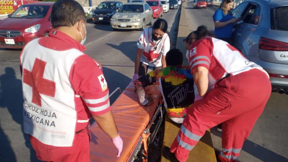 Repartidor de comida por aplicación choca contra una AUDI, frente al Parque 87, en Culiacán