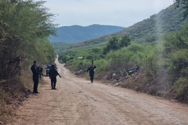 Encuentran a dos hombres asesinados y envueltos en plástico negro, al oriente de Culiacán