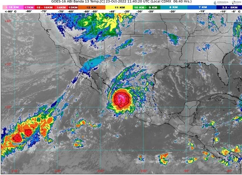 Huracán Roslyn toca tierra en Nayarit como categoría 3