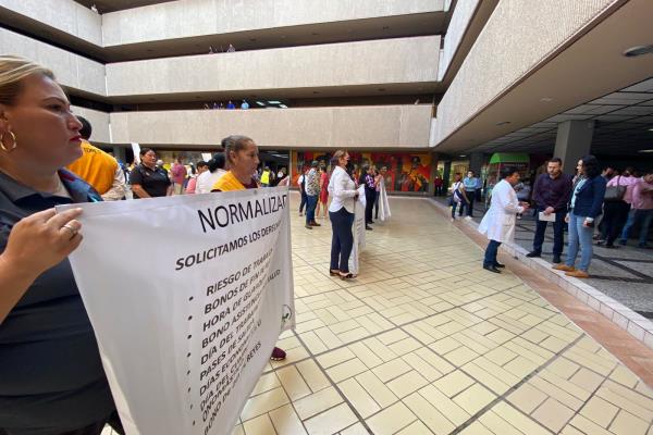 Personal de salud exige la entrega de las 230 bases que faltan; Secretaría de Salud llama a esperar las de IMSS Bienestar