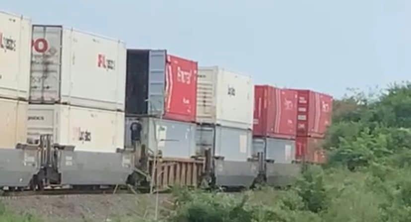 ¡De película! Asaltan tren en movimiento en Mazatlán