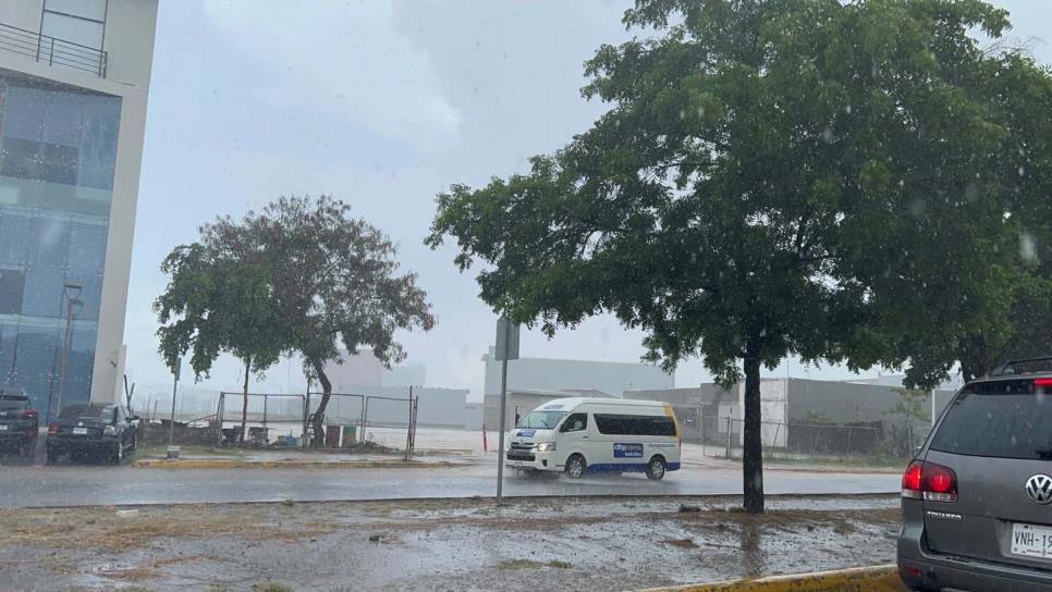 Sorprende lluvia en Culiacán; pronósticos indican continuará durante el día