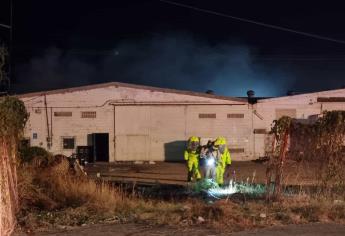 Rescatistas controlan fuga de sustancia peligrosa en bodega de Bachigualato