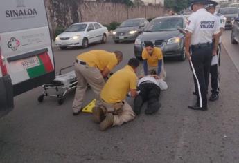 Guardia de seguridad queda lesionado tras ser arrollado por auto frente a plaza del poniente de Culiacán