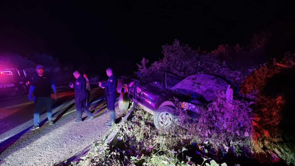 Pareja se accidenta al evitar chocar contra una vaca en Culiacán