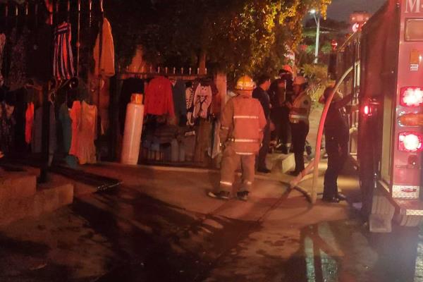 Se incendia local de comida en Culiacán; hay una persona fallecida