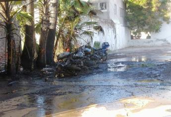 Nueve motocicletas calcinadas deja incendio en palmeras de Los Mochis