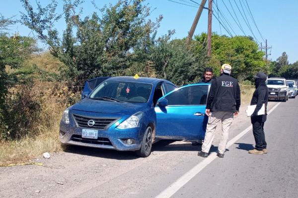 Encuentran a hombre asesinado a balazos a bordo de un automóvil en la carretera Culiacán-Eldorado