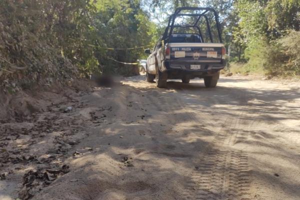 Encobijado y atado de los pies, encuentran un cadáver en Imala