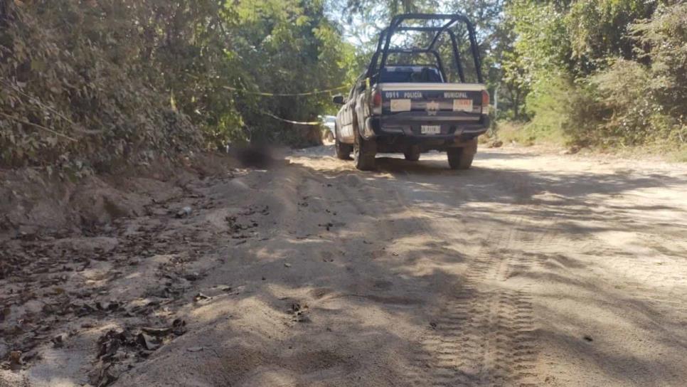 Encobijado y atado de los pies, encuentran un cadáver en Imala