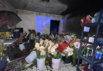 En segundos y en vísperas del Día de Muertos, incendian florería en Los Mochis