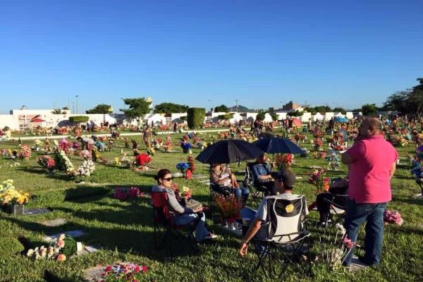 Habrá restricciones para visitar panteones este Día de Muertos