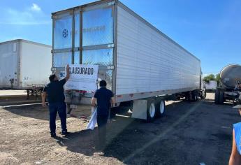 Autoridades «tuercen» a fletero en Los Mochis en plena venta de flores sin permiso