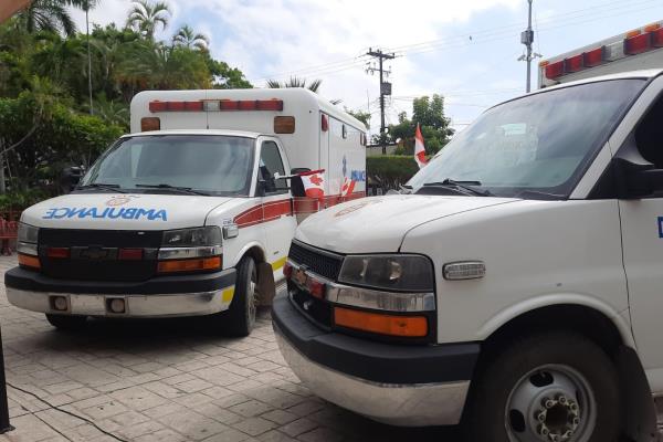 Entregan nuevas ambulancias a bomberos de Mazatlán