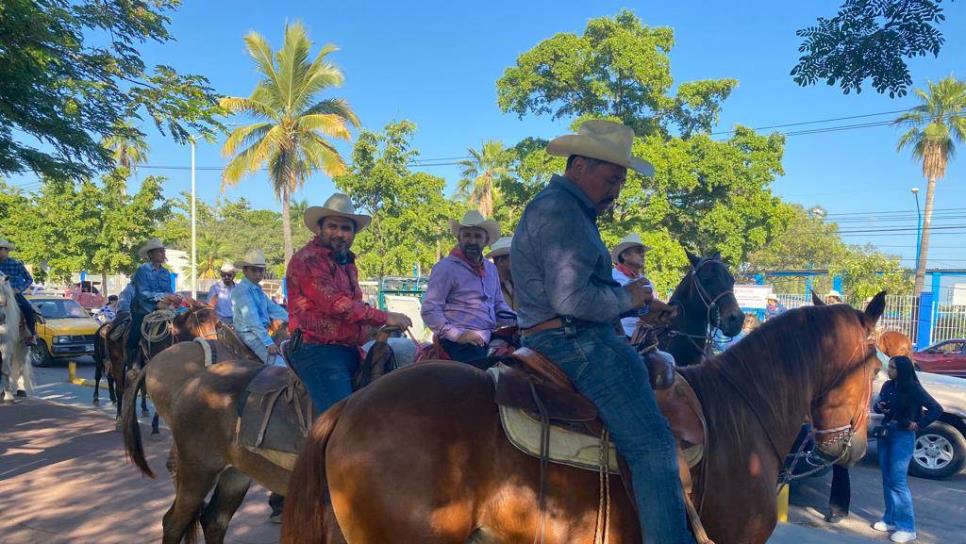 ¡Previo a la fiesta! Realizan la Cabalgata Expo Ganadera 2022 en Culiacán